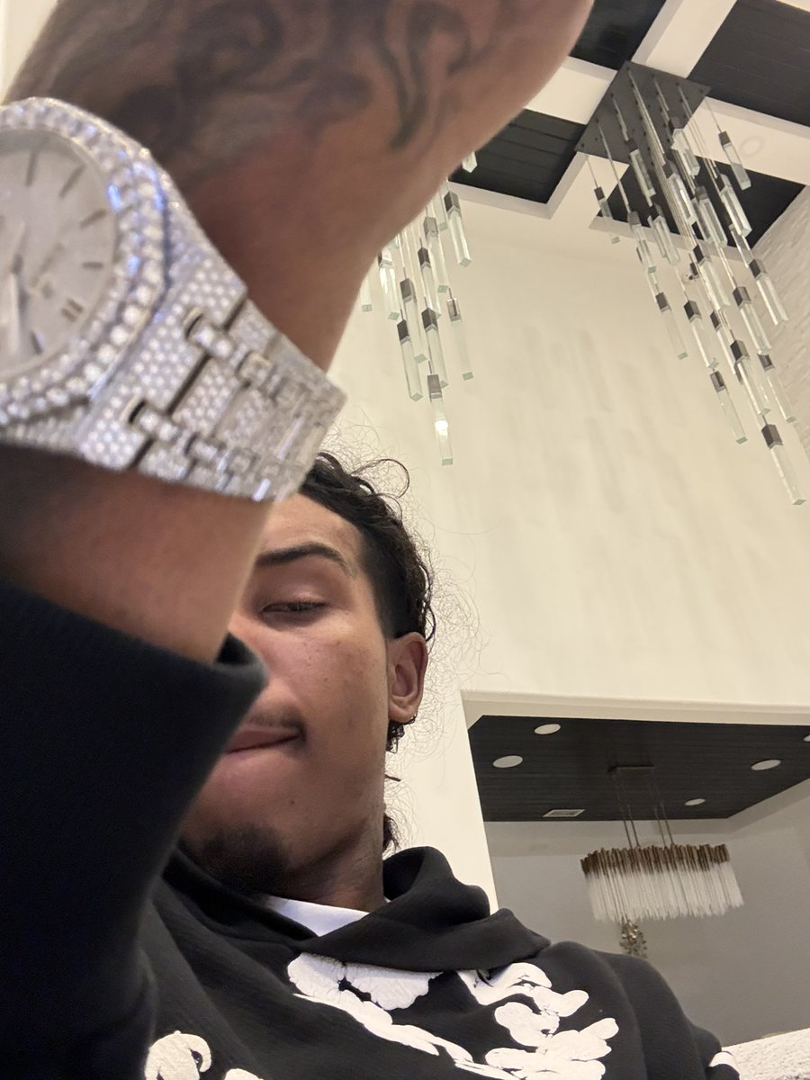 2ToneEA's tweet image. She Couldn’t Believe The Way I’m Living😍🖤 #EA #RichInSilence