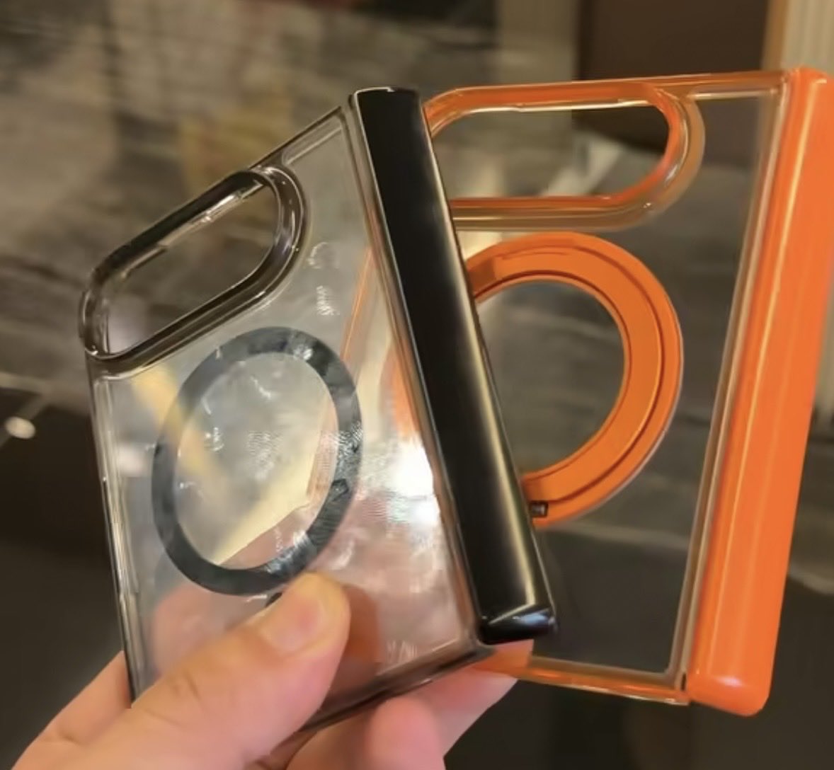 The_DailyGizmo's tweet image. [LEAKED] Alleged image of Apple’s foldable iPhone case, Credit: Majin 

Sponsored by @iFruitCo 
#apple #iphonefold #news
