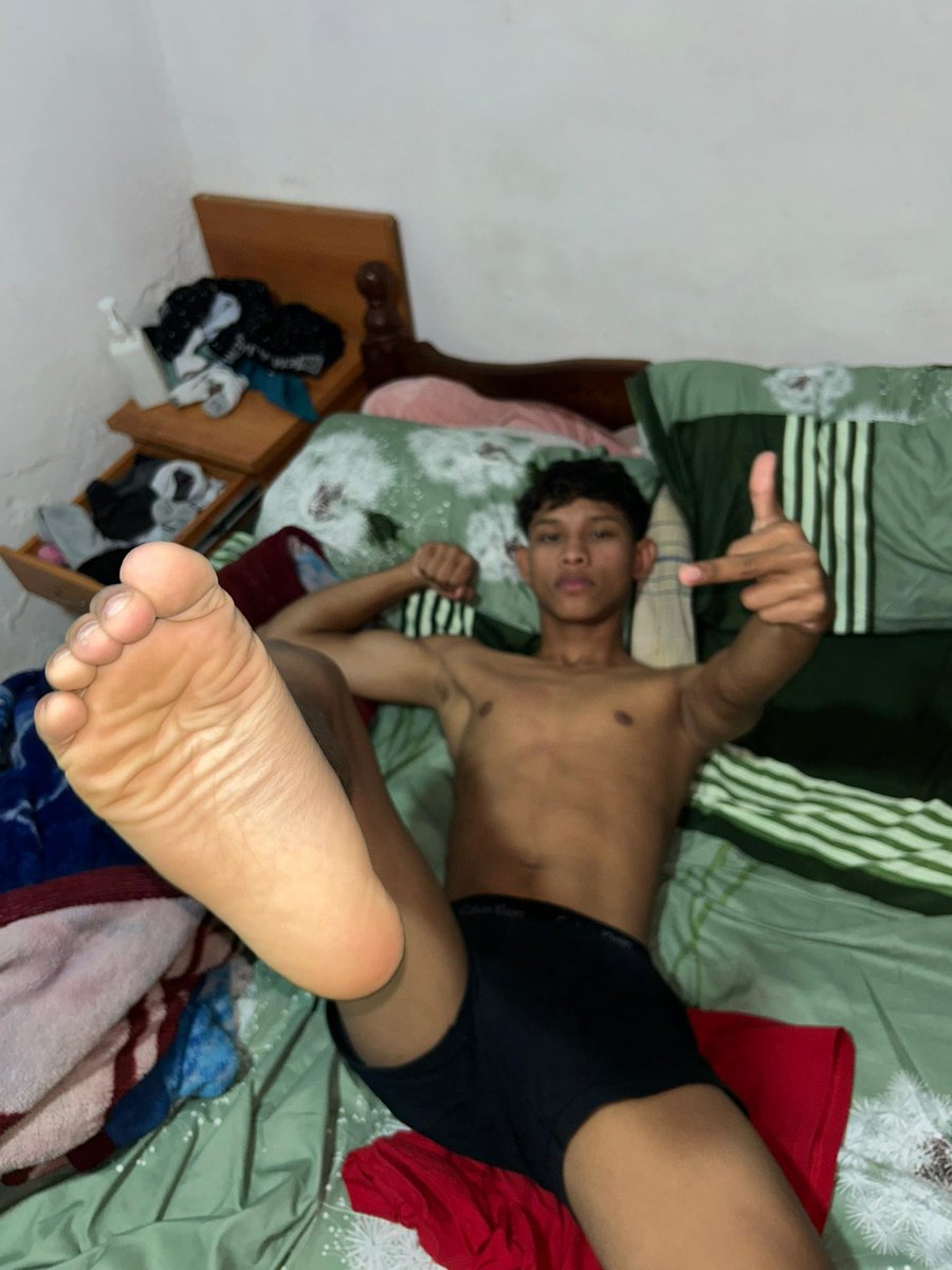 HCandresss's tweet image. Wata chudai🤤🔥🦶#findom #feetfetish
@morrochacal @footmastersRTS
@piesmasculinosf @slave_here @rt_feet @RT4MastersBR2 @MASTER_UPDATES @nick_gtwb @MASTERS_PROMOS @trusted_alphas @PatonesF @AlphaMaleWorld1 @findomfan420 @SoumisArdent @Ladsrack