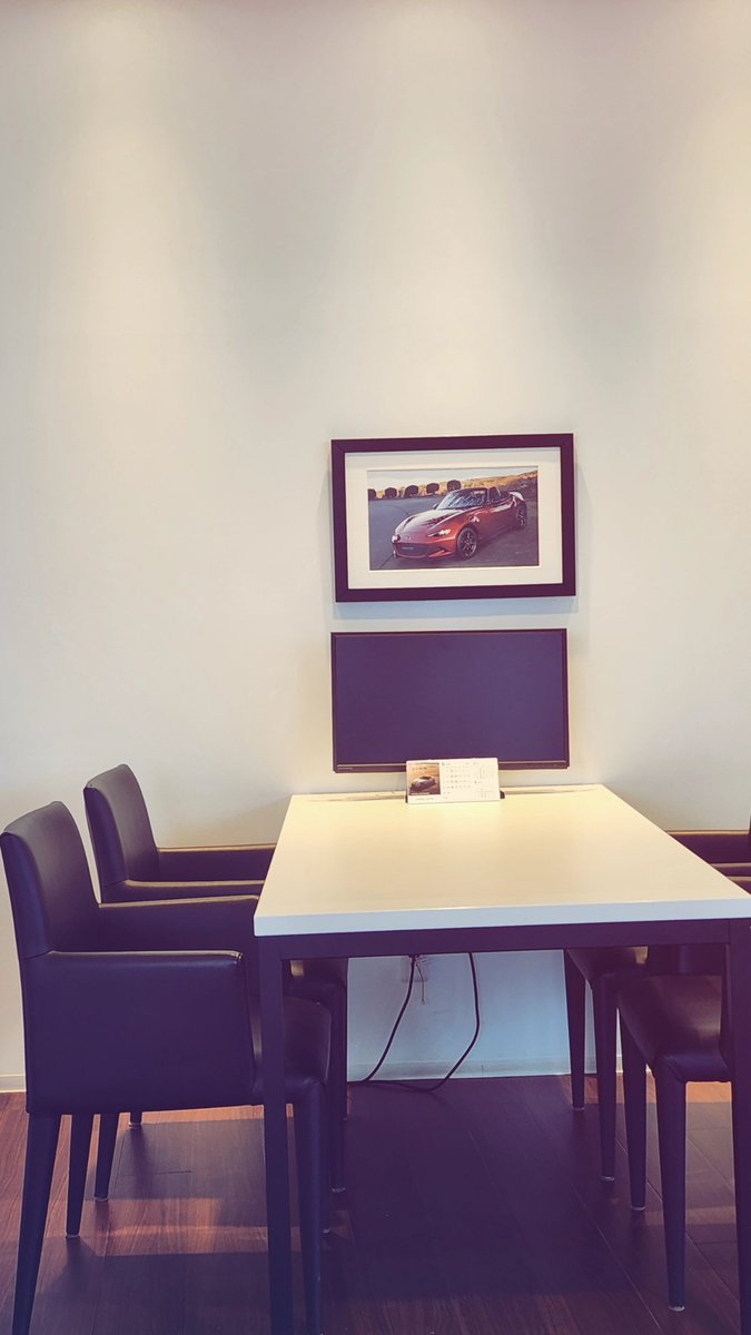 white_stone_rs's tweet image. おはようございます😃
一昨日ですが、ディーラーで法定1年点検を受けてきました。
冬タイヤ交換も一緒なので、待ち時間に年次改良のCX-60 Premium Modernに試乗してきました。
遮音ガラス…効いてるかな🤔
他に走行中タッチパネル対応してました。使いませんでしたが…。
#CX60 #MX30