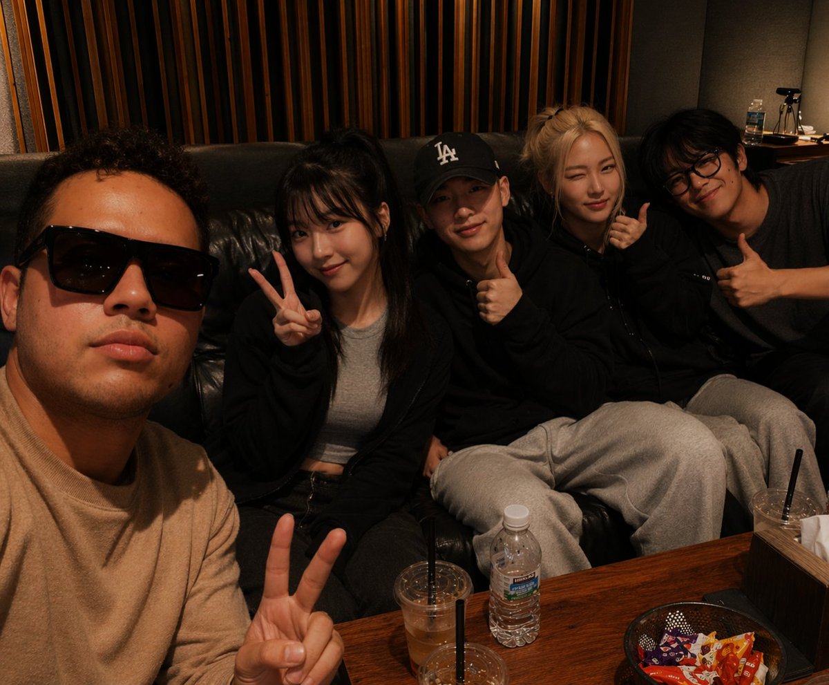 LO_ONAOFF's tweet image. Grateful for nights like this 💕 new music on the way
이런 밤들이 있어서 감사해 💗 새로운 음악 곧 공개
こんな夜に感謝 💖 新しい音楽もうすぐ

#studio #recording #newmusic #comingsoon #musicproducer #artistlife #kpop #jpop #music #behindthescenes #creativelife #indieartist #fyp