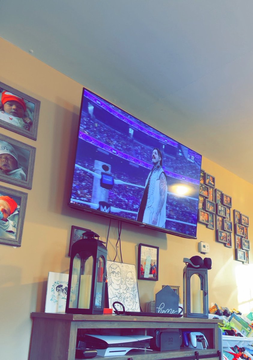 mrsspideyerb's tweet photo. Night 2 #wwe #wrestlemania https://t.co/b3NztbFLoK