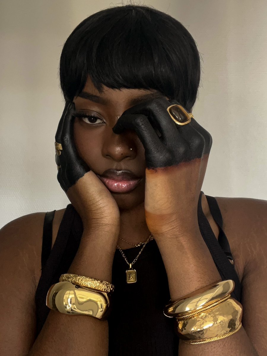 BLVCKVENUSE ★ tweet media