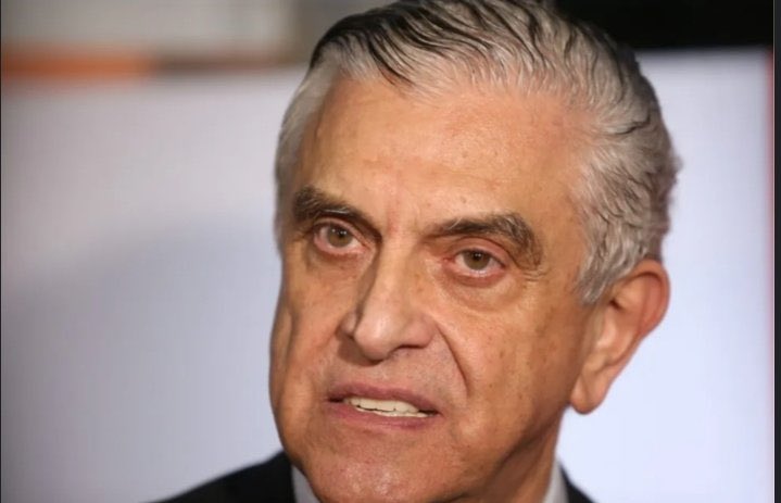 A derrota de hoje, além do que o VAR fez, é totalmente na conta da diretoria do Athletico.

Odair tá fazendo o que pode e até agora muito mais do que o esperado.

O elenco é MUITO, MUITO curto e isso é escolha da diretoria que não quis contratar na janela.

Hoje jogamos com