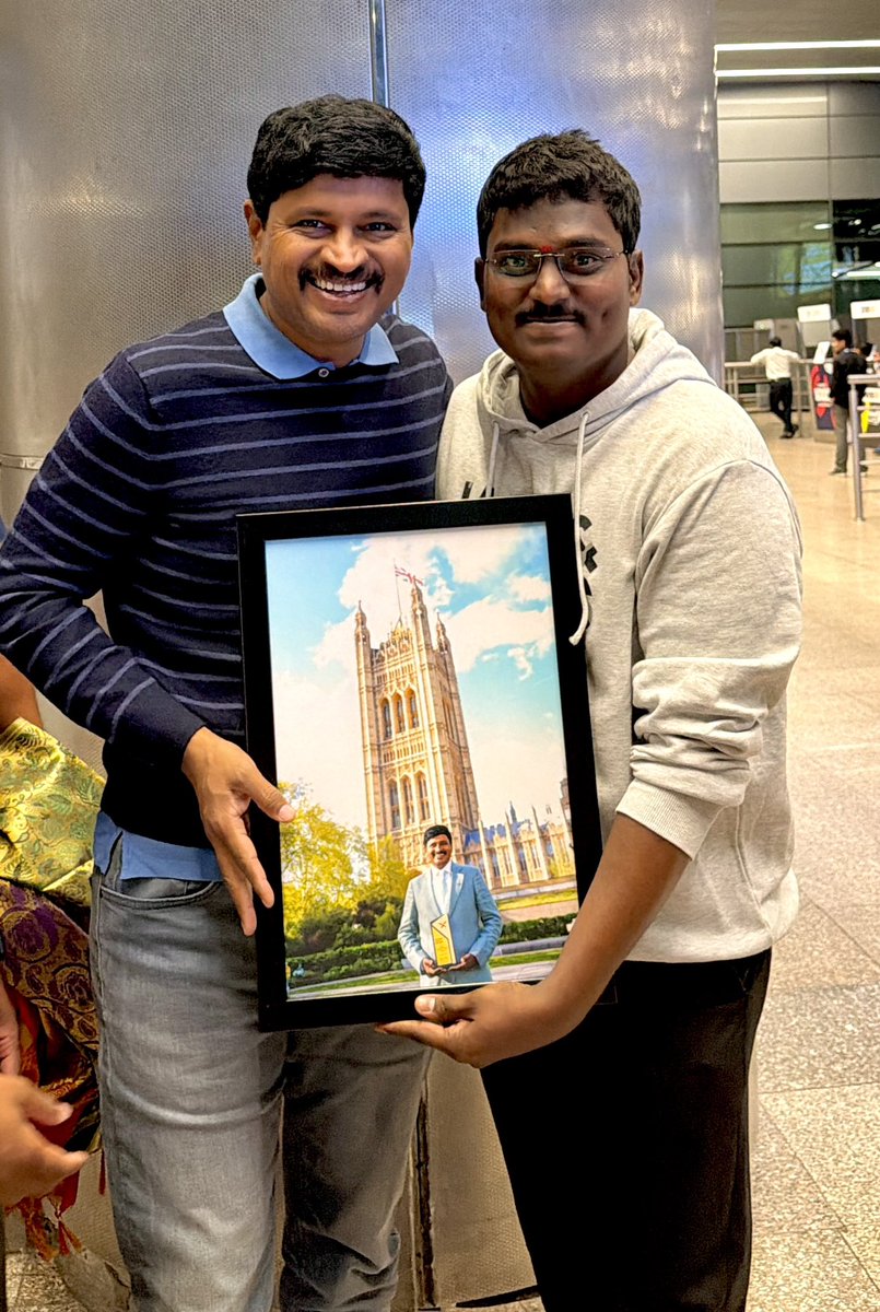 MudduBidda's tweet image. @SantoshKumarBRS ANNAYYA…

It was truly a proud and memorable moment to receive you at the airport and meet you in person after this great achievement of receiving the prestigious Global Green Icon Award 💚

#ProudMoments #Mentor #NatureLover