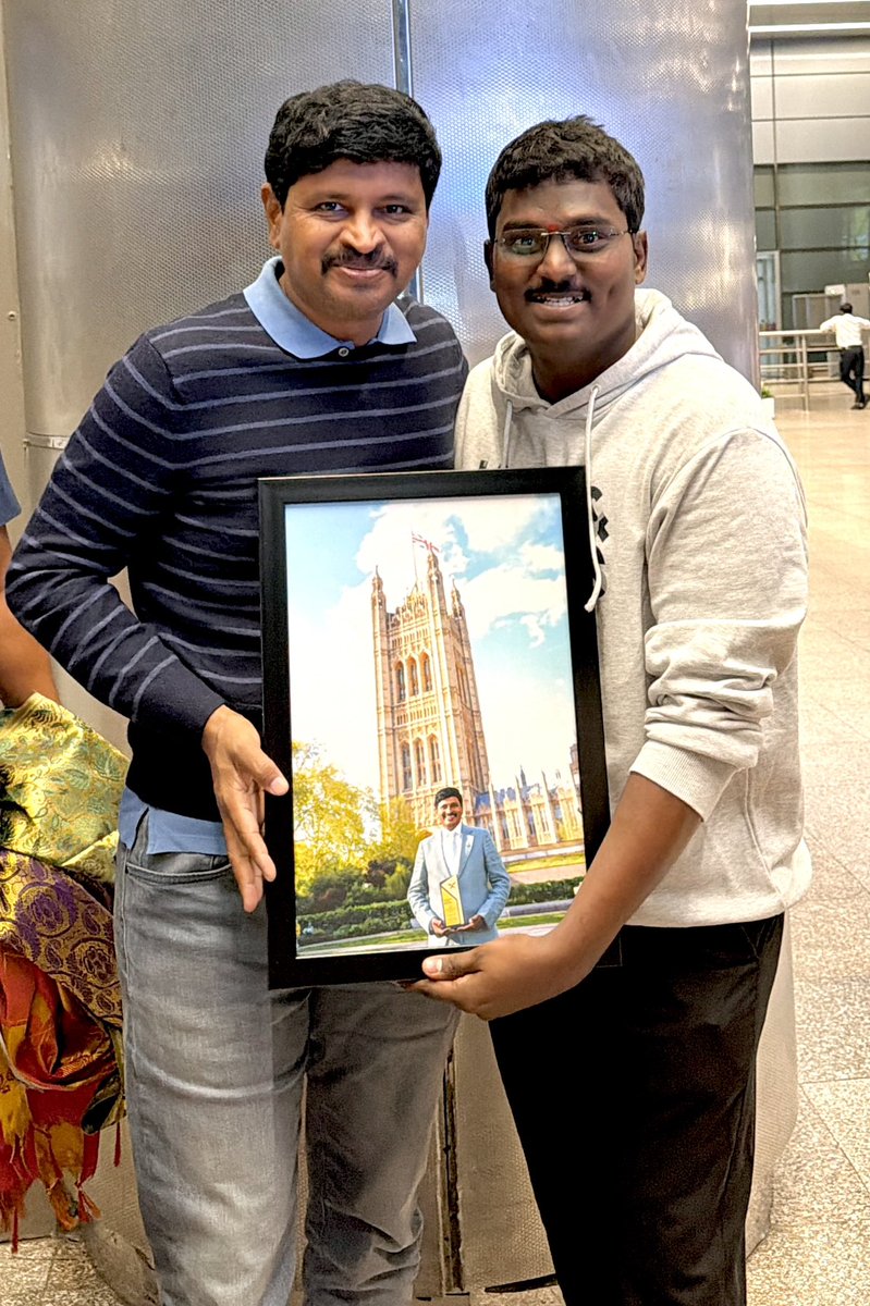 MudduBidda's tweet image. @SantoshKumarBRS ANNAYYA…

It was truly a proud and memorable moment to receive you at the airport and meet you in person after this great achievement of receiving the prestigious Global Green Icon Award 💚

#ProudMoments #Mentor #NatureLover