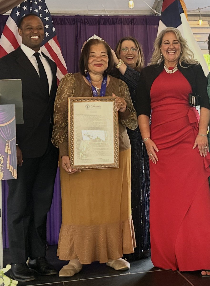 AlvedaCKing's tweet image. #happysunday from SHE LEADS KY. My dad Rev. A.D. honored with State Resolution.