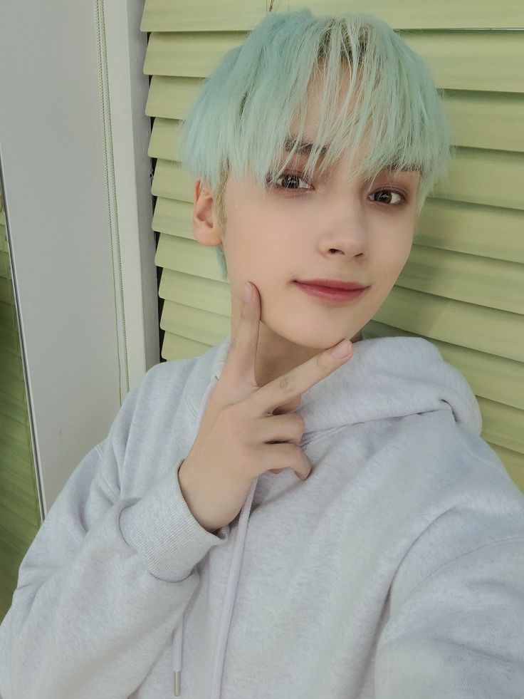 May is Over The Moon 🌛🪽 tweet media