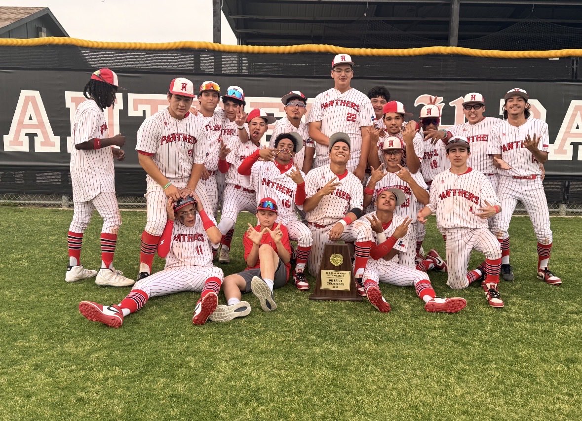 crestbaseball_'s tweet photo. 3peat!! District champs! @dallasschools @dallasathletics @HillcrestGbb @FiveToolTexas https://t.co/nOEgsoJNUR