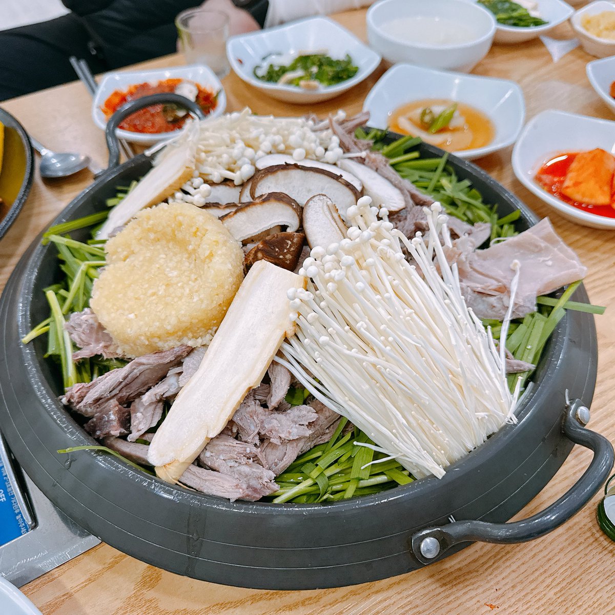 sang_ryeol's tweet photo. #오삼회 #영점일톤 #오랜만에 #일잔 #김산기염소탕 https://t.co/9KxFI76h4a