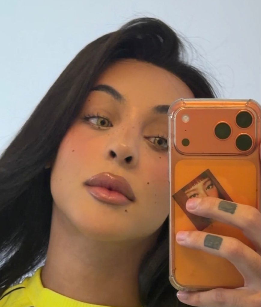 UpdateCharts tweet media