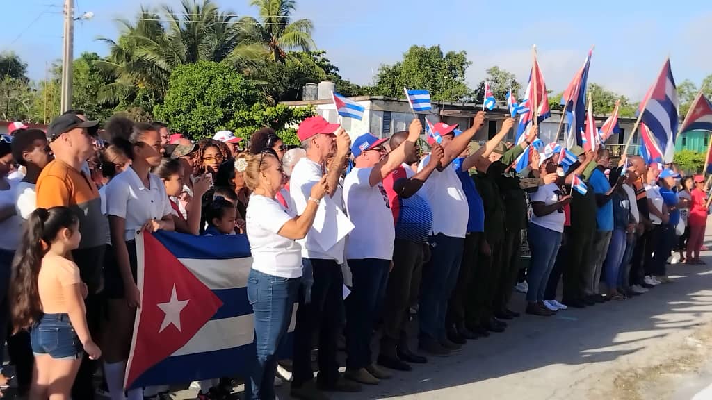 Desde el reparto cuyo nombre recuerda la epopeya ratificamos que #GirónEsHoy y siempre que la Revolución nos necesite. Con el mismo espíritu dejé #MiFirmaPorLaPatria, movimiento que ratifica los sueños de paz de los cubanos pero también el compromiso a la defensa de la Patria.