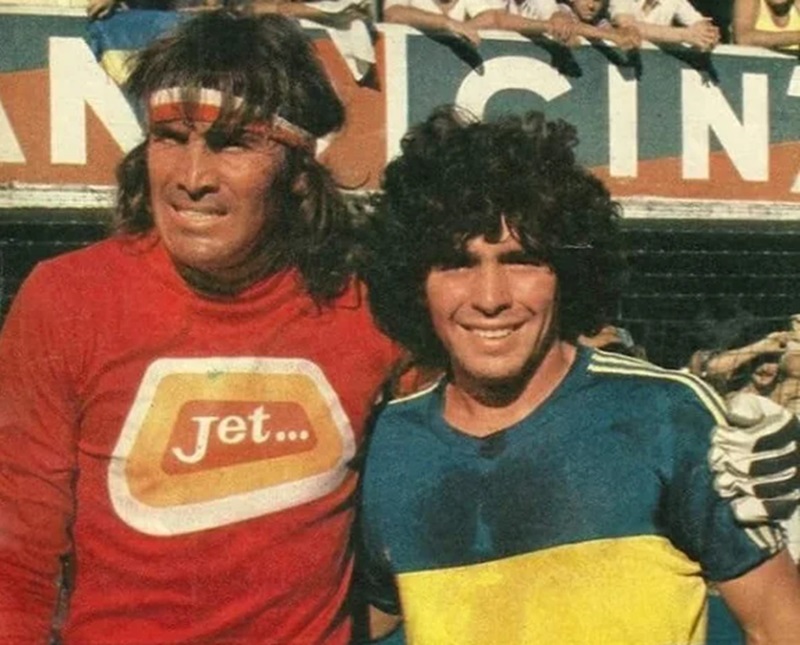 MuertosArg's tweet photo. 20/04/2025 murió el Loco Gatti
Hugo Orlando fue Ídolo y arquero de Boca por muchos años.
Un personaje hermoso que por siempre alegó al mundo del futbol local.
Nos dejó hace 1 año con 80 de vida. Una pérdida irreparable. https://t.co/owdww1BzkY
