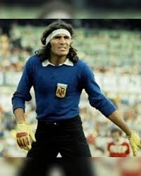 MuertosArg's tweet photo. 20/04/2025 murió el Loco Gatti
Hugo Orlando fue Ídolo y arquero de Boca por muchos años.
Un personaje hermoso que por siempre alegó al mundo del futbol local.
Nos dejó hace 1 año con 80 de vida. Una pérdida irreparable. https://t.co/owdww1BzkY