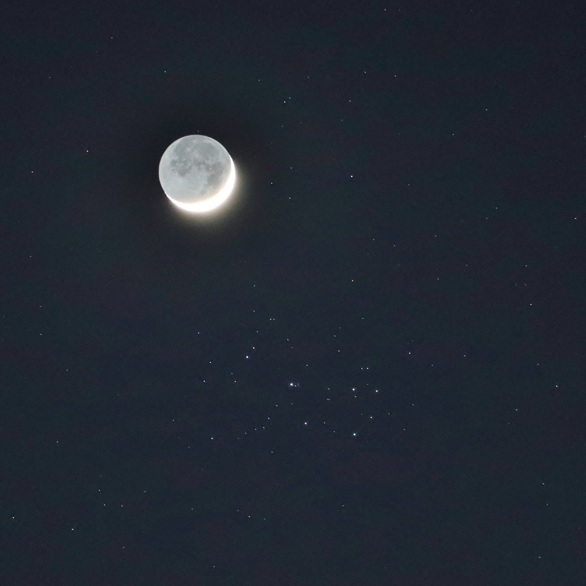 susan_snowy's tweet image. The gorgeous #Moon, #Venus and #Pleiades this evening 😍