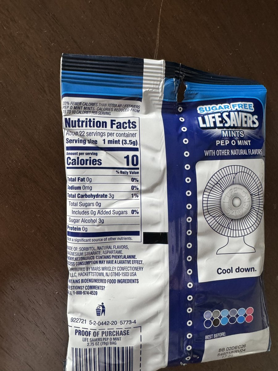 SeBeastian1's tweet photo. @Chedrauioficial @Profeco @COFEPRIS @MarsMexico @MarsWrigley El producto Lifesavers cero azúcar, que ustedes importan le ponen etiqueta nutrimental falsa, dice 0 grs. De carbohidratos por cada 100 grs. de producto, la etiqueta original, tapada por la de ustedes, menciona 3 grs. Por cada 3.5 grs de producto!! @COFEPRIS  @AtencionProfeco https://t.co/rWCrHNTjkh