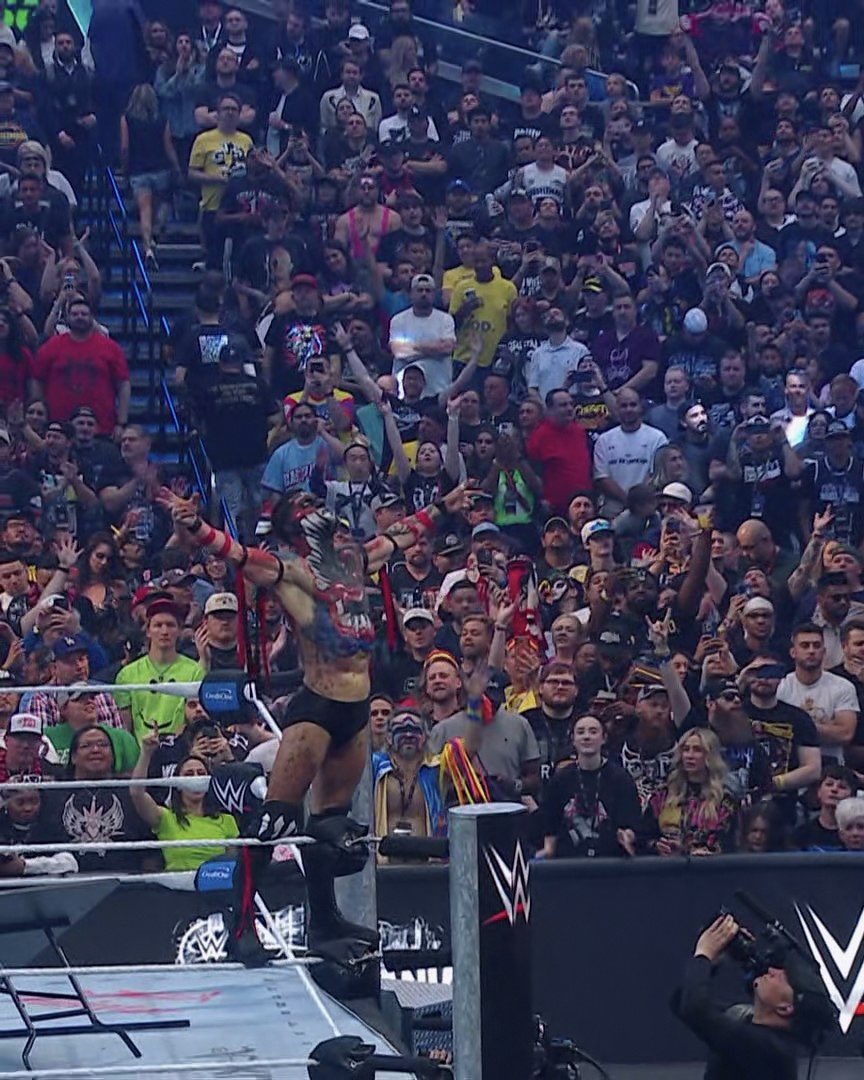 HardWrestlePics's tweet photo. #WrestleMania https://t.co/0Cs1maVr9O