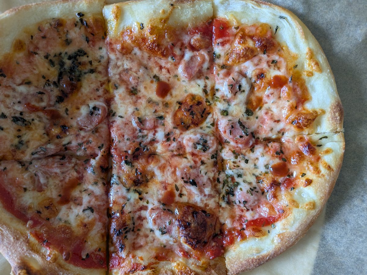 PizzaLoverJP tweet media