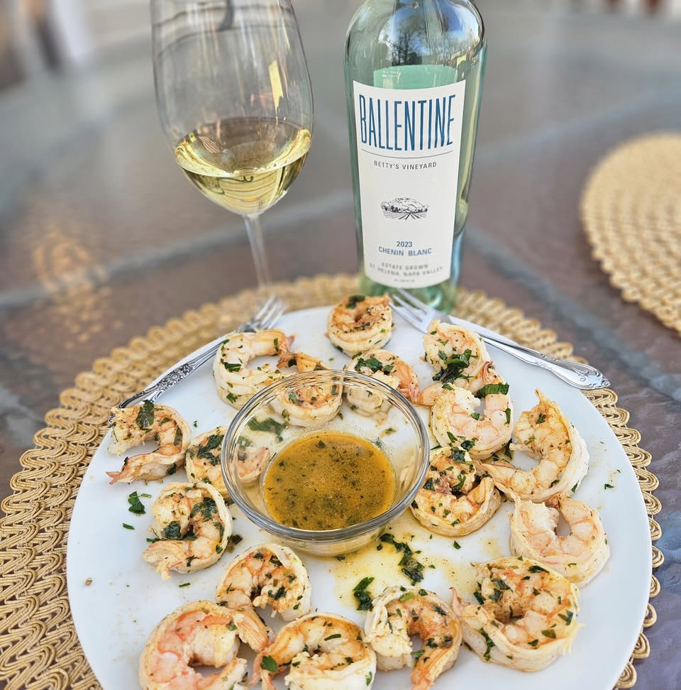 A great night for dinner on the deck. The Ballentine Chenin Blanc (one of my favs) pairs perfectly with the fresh shrimp cooked in a white wine, butter, fresh lemon juice, garlic and spice mix, topped with fresh Italian parsley. Cheers! #vinomas, #ballentinewine