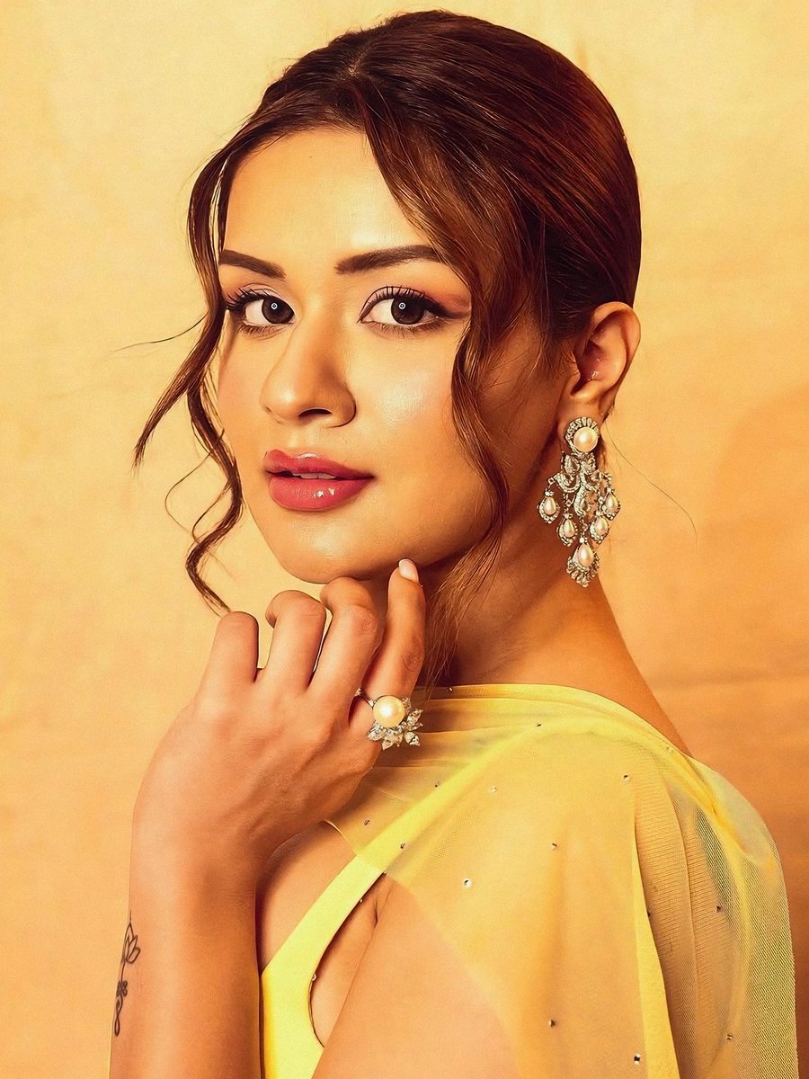 j4muna's tweet image. Good morning, my sweet jamuns! ☀️🍯✨ 
I hope that you find the strength to fight through the bad times ahead. Good things are indeed on the way waiting for you. Just Hang On. Have a fantastic day. #GoodMorning #AvneetKaur