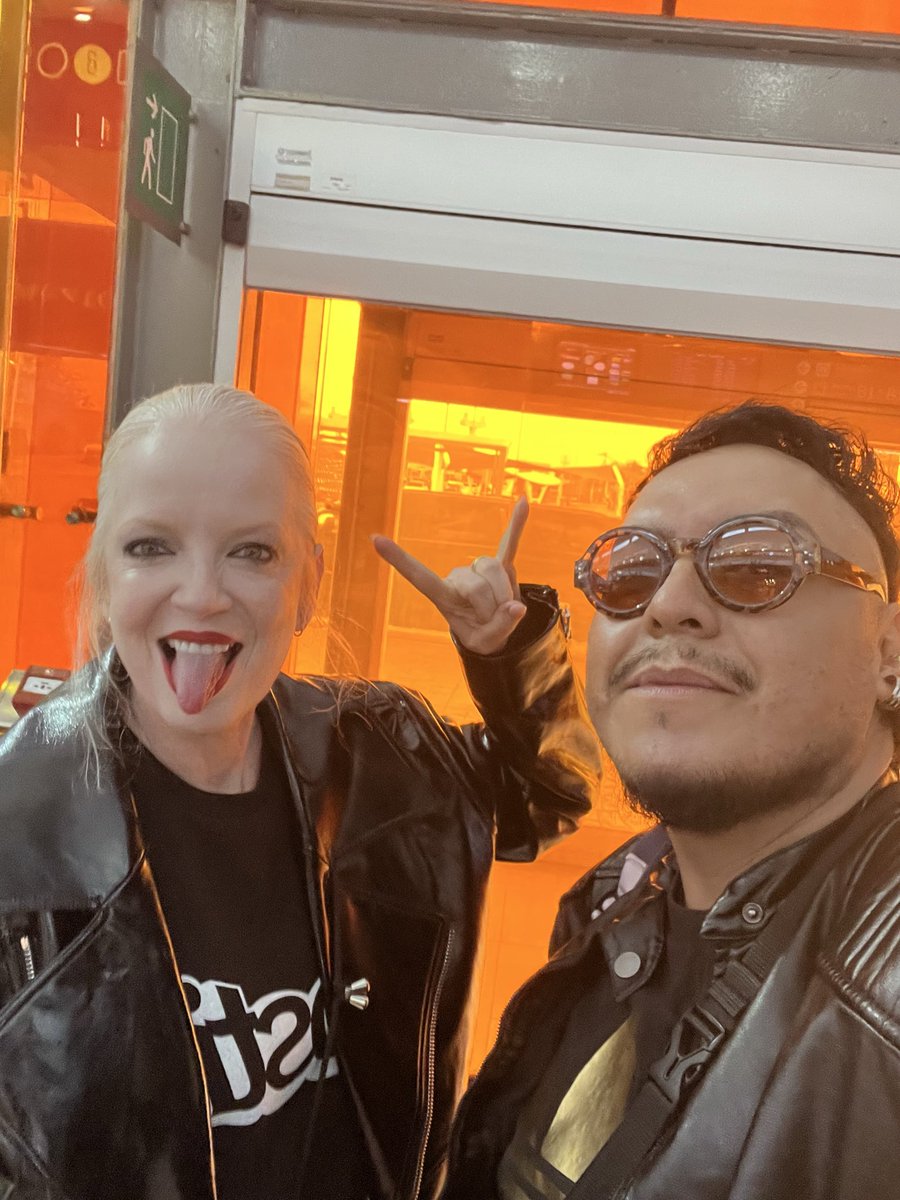 macego985's tweet photo. Qué más puedo pedir? @garbage gracias por todo! Aún no puedo creer que viaje en el mismo avión que #ShirleyManson. Estuvo increíble, @MachacaFestival 🙏🏽🫶🏽 https://t.co/djQiW0HBXz