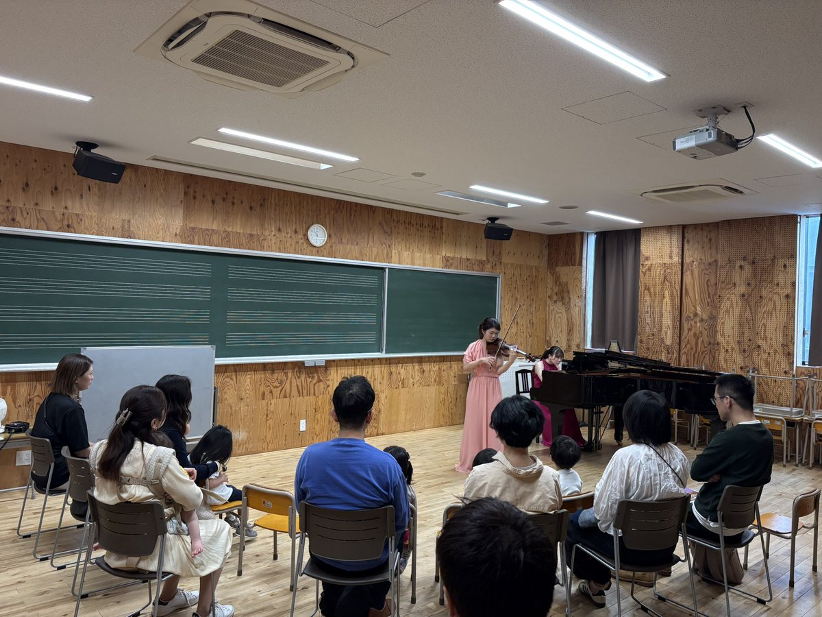 4/18(土)に年少・年中・年長クラスの体験授業を開催🌱
歌や手遊びに加え、大学生による鑑賞🎻
「ヴァイオリンを弾きたい！」という声も聞かれました。
感性豊かなこの時期に、音楽の世界を広げませんか？
未就学児クラス受付中／5月入室締切は4/28(火)
ws.formzu.net/fgen/S21988216/