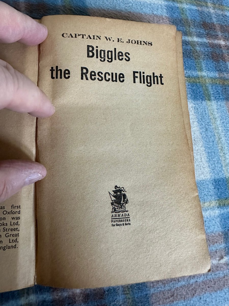 HoneyburnBooks's tweet image. 💖 1965 Biggles The Rescue Flight - Capt. W.E. Johns(Armada paperbacks) 💖 by Honeyburn Books (UK)

Starting from 🤑 £3.75 🤑

Shop now 🛍️ at tinyurl.com/26oxbfgf

#Armada #Biggles #CaptW.E.Johns