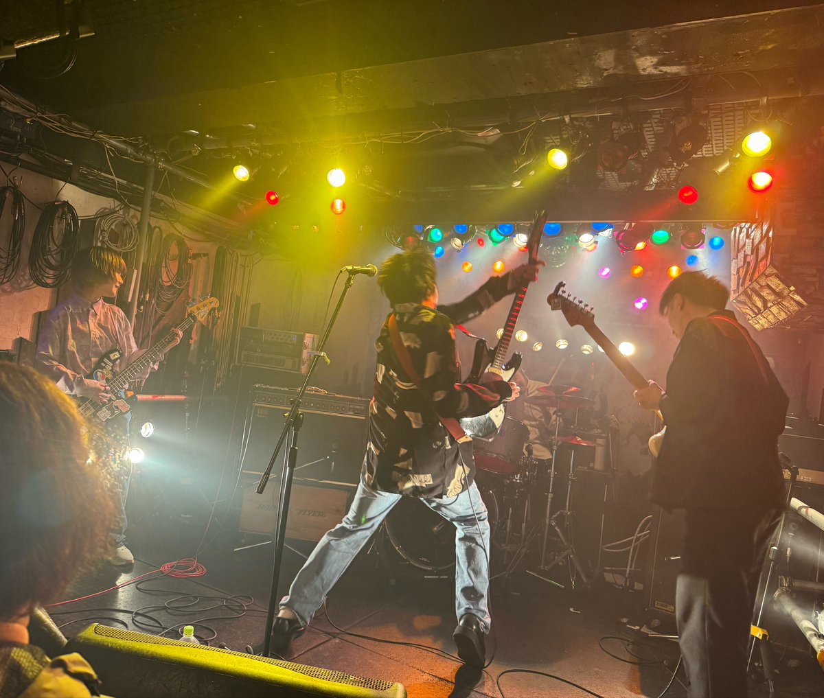 ho_ri_yu's tweet photo. 昨日は山本狼煙さんとイッキさんのバンドutsuwa(@utsuwa_band )の初陣を観に下北沢へ。
弾き語りでもいつも燃えるような音楽してるのに、バンドでやればそりゃ爆発力凄まじい。
心臓バクバクの一日でした！
#utsuwa https://t.co/46QBpnAPxX