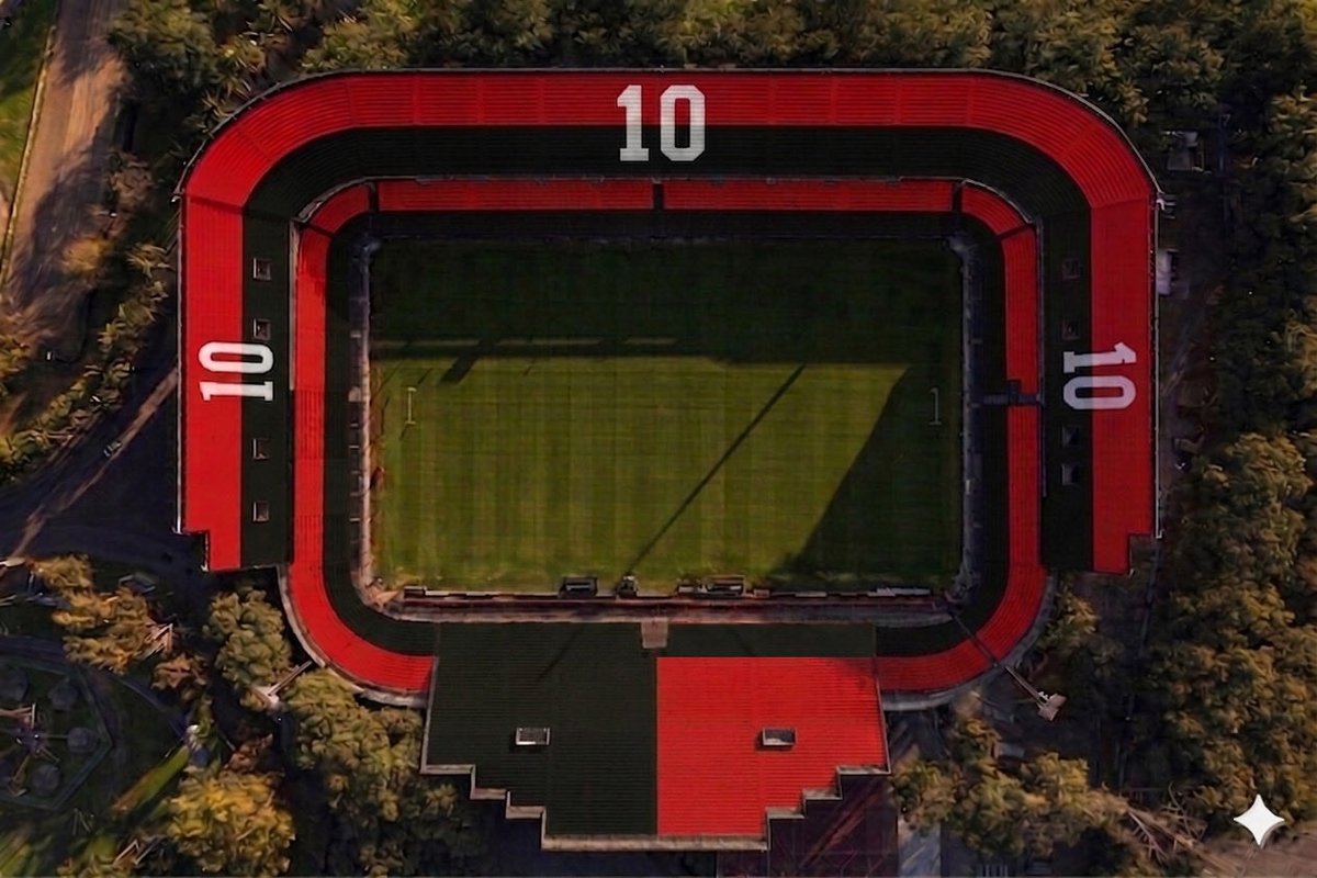 La próxima remodelación del coloso tiene que ser más o menos así, tirar abajo la visera y unir las 2 populares con codos, el 10 por supuesto en honor a Mario Zanabria.

Quedaría con una capacidad aproximada de entre 62/65K personas.

Opinen ⬇️