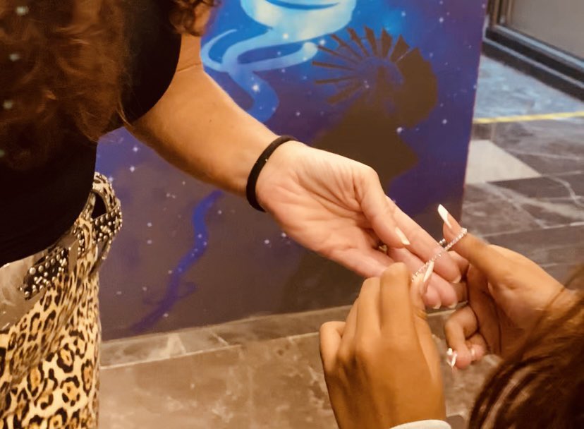 𝐋𝐚 𝐫𝐢𝐝𝐢𝐜𝐮𝐥𝐚 🐝✨ tweet media