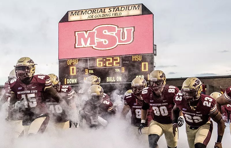 demicozamora's tweet image. After a great workout at the MSU Camp and conversation with @CoachWhitaker_ , I’m blessed to have receive my first college offer from @MSUTexasFB 🙏🏽 🏈

#collegeoffer #collegefootball #texas #msufootball  #division2 #d2football #demierzamora #recruithach #prepredzonetx
