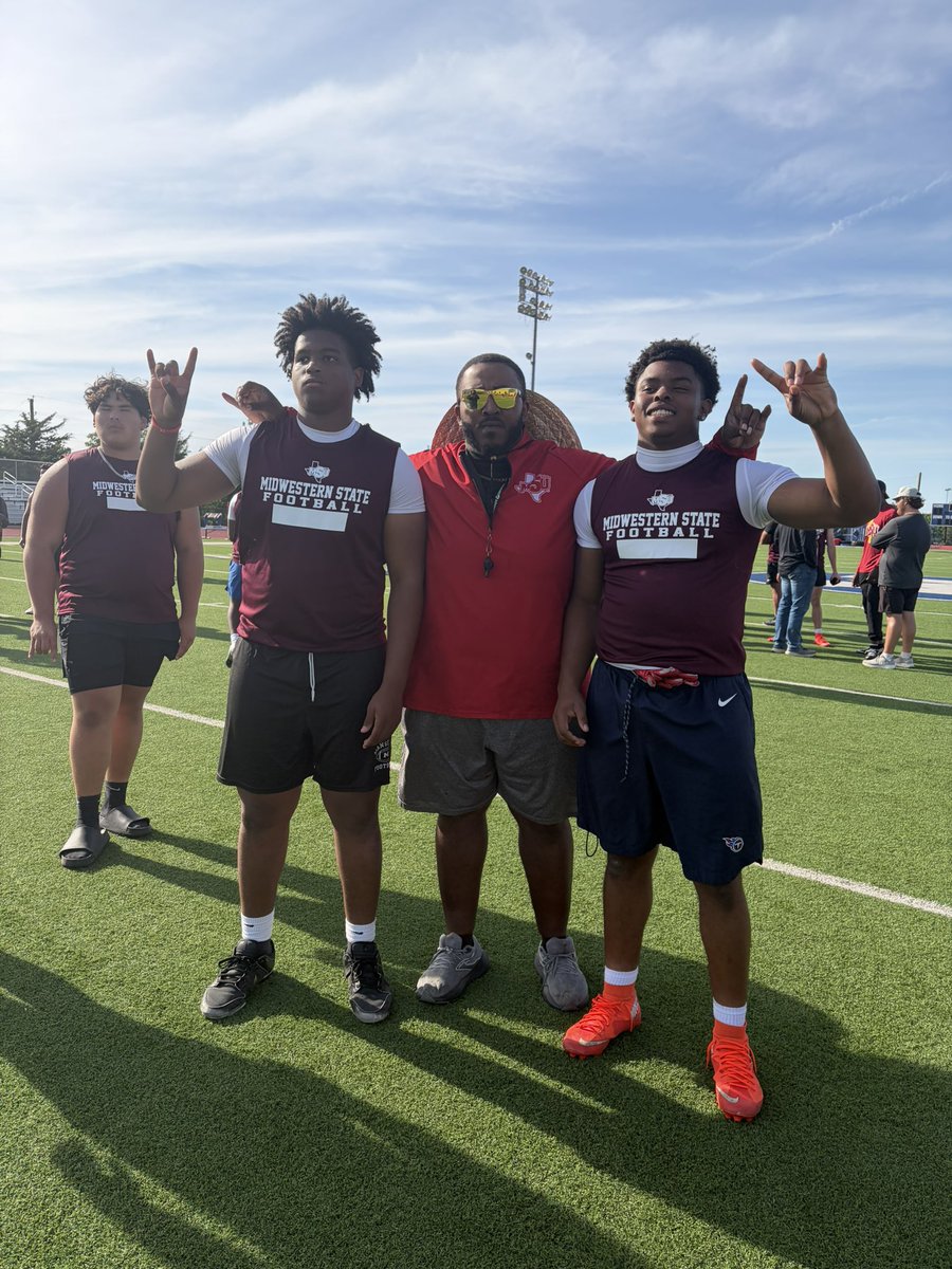 IILamarII's tweet image. Had a great time at Midwestern State Football camp today @MSUTexasFB @FBCoachLeonard @CoachKirkBryant @MustangsDC @legacybroncofb @CoachAllenHC
 #football #blessed #athlete #camp