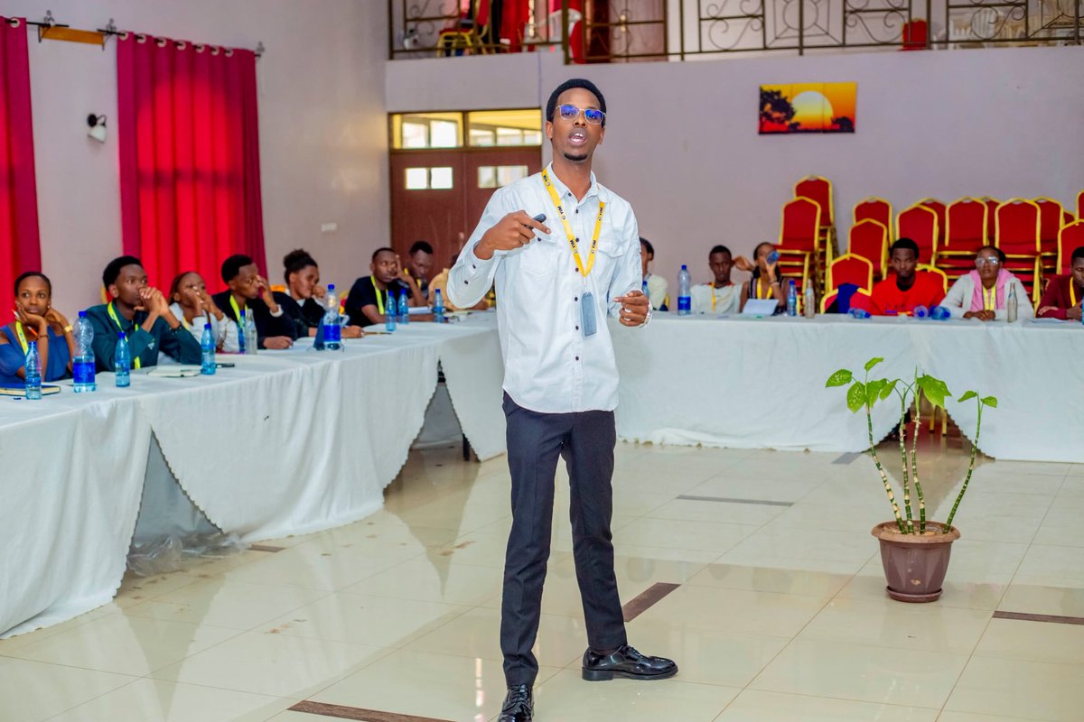 YIM_BURUNDII's tweet photo. #Day2
Theme: The Heart of Servant Leadership by @MuhozaKelv60754

"True servant leadership is marked by humility, listening before speaking, caring for others, inspiring trust, celebrating others’ success, and being willing to change and grow when needed". Said @MuhozaKelv60754 https://t.co/7pETVoz0Qz