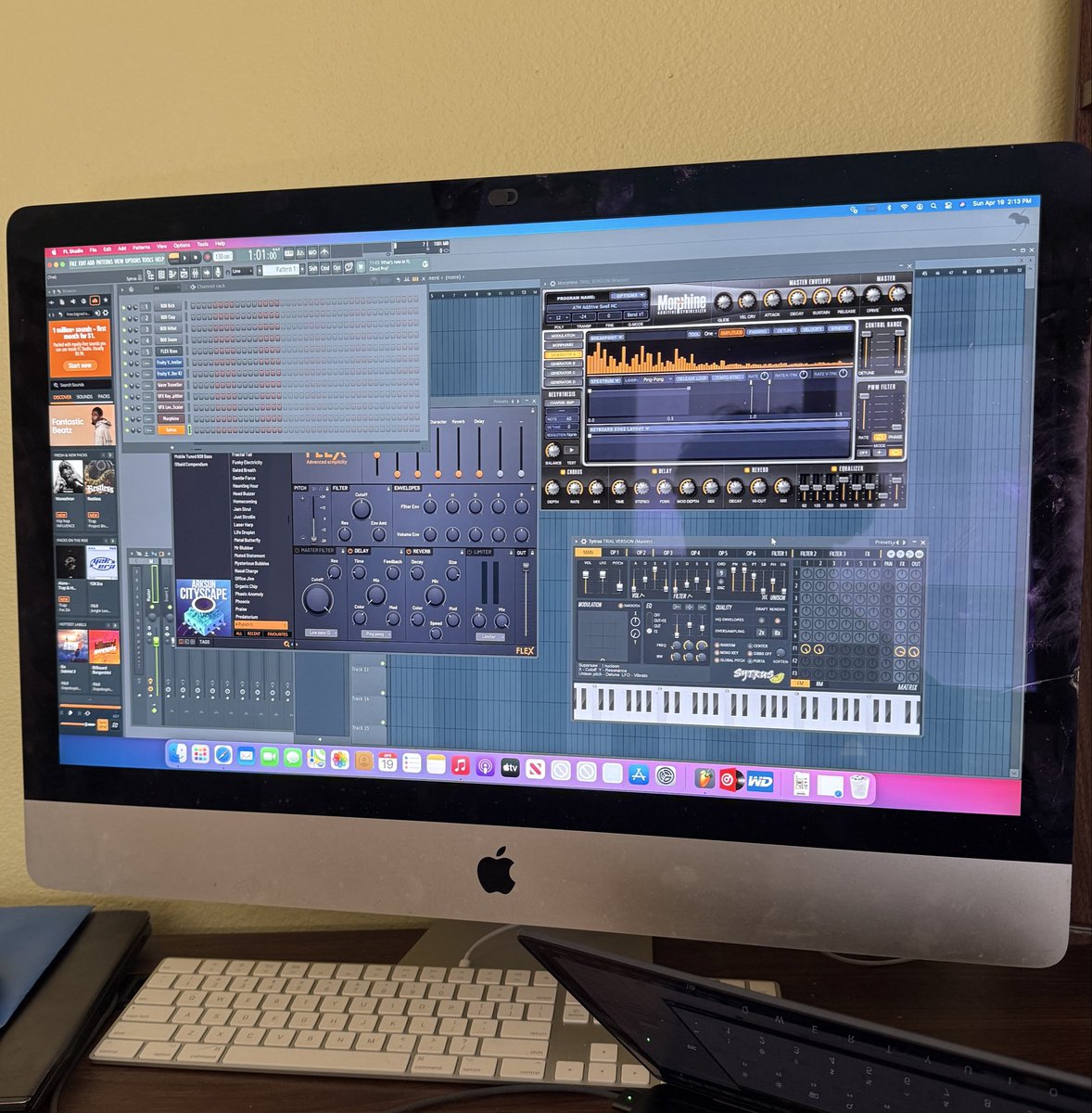 whoisyonah's tweet image. Just got FL Studios… What the heck am I looking at?? 😭 #dj #edm #housemusic