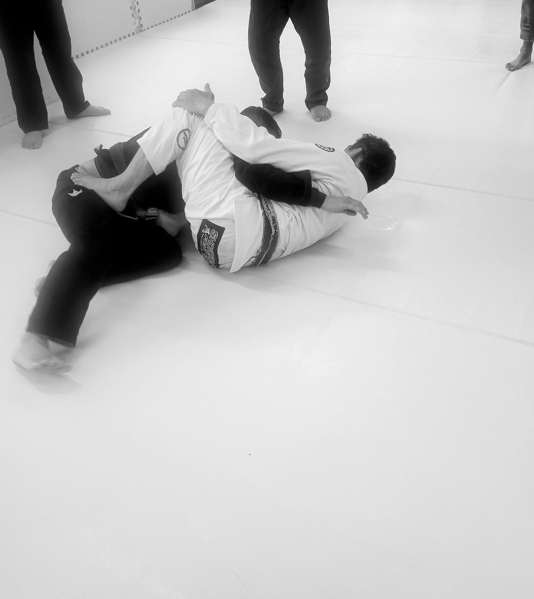 nojimoji1's tweet image. 4/19の🙂
◇10時間眠ってすっかり体調回復して、お囃子のなか朝稽古に向かった🚶
◇午後練に備えてお蕎麦屋さんでお昼ごはん🍜
◇午後は寝技セミナー。他道場からたくさんグラップラーやって来て刺激になった🤼
◇夜、JUJU沼に戻ってきて、＃駅 聴きながら一献傾けた🥃🌌
youtu.be/h3Hx6ID8RLY?si…