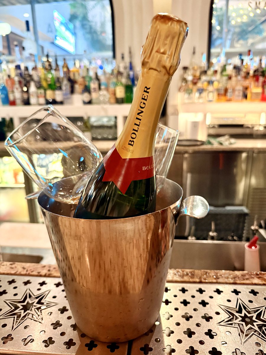 Champagne Jayne® 🥂🐾 tweet media