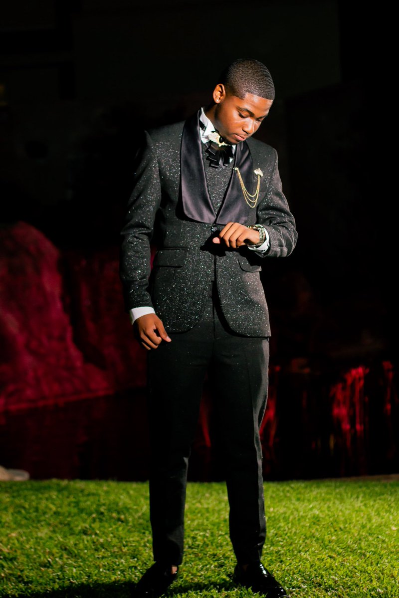 nst_photograph's tweet image. MD' 26 ✨
A night to remember, captured by @nst_photography x @msa_photographysa 📸

#matricdance #prom #nst #photographer #lightroomphotography