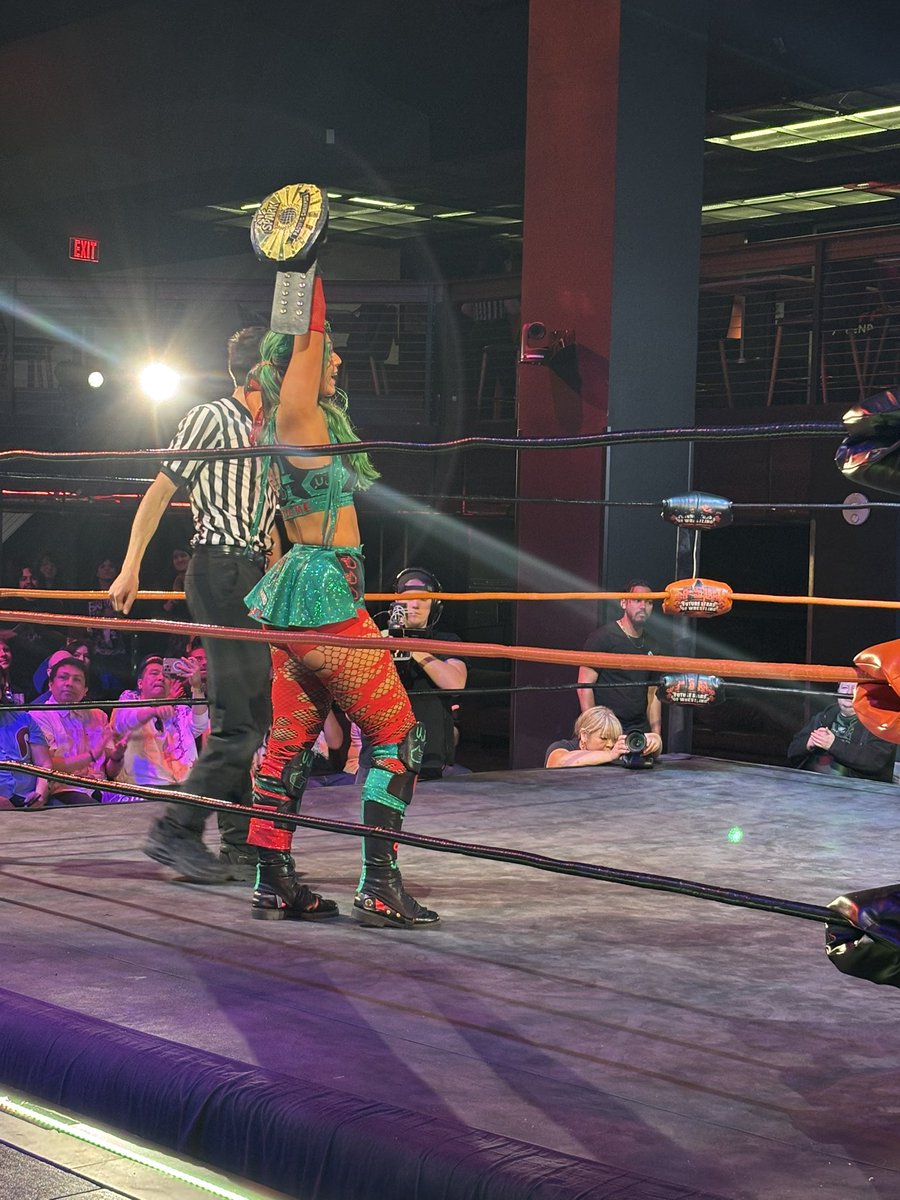 KR_JFlow3168672's tweet image. Thank you #SparkJoshi for the Lady Luck✌️show😄👍👍✨!

Enjoyed, had fun &amp;amp; even met new wrestlers🥰👏👏!

Till next time😁🤙!

Part2

#AiricaDemia
#SuperP
#KaiaMcKenna