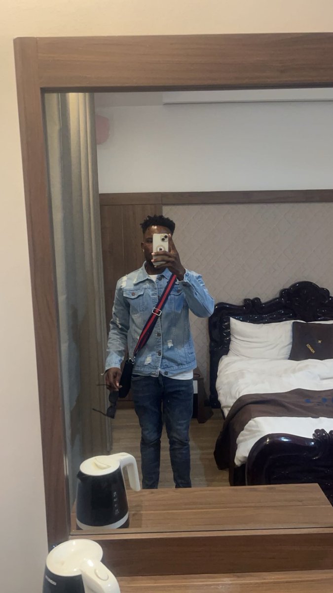 theogwelknd's tweet image. Happy sweet 16 🎂  Busy 🤞🏿🦁🕊️

#welknd  #busy  #birthdayarata26