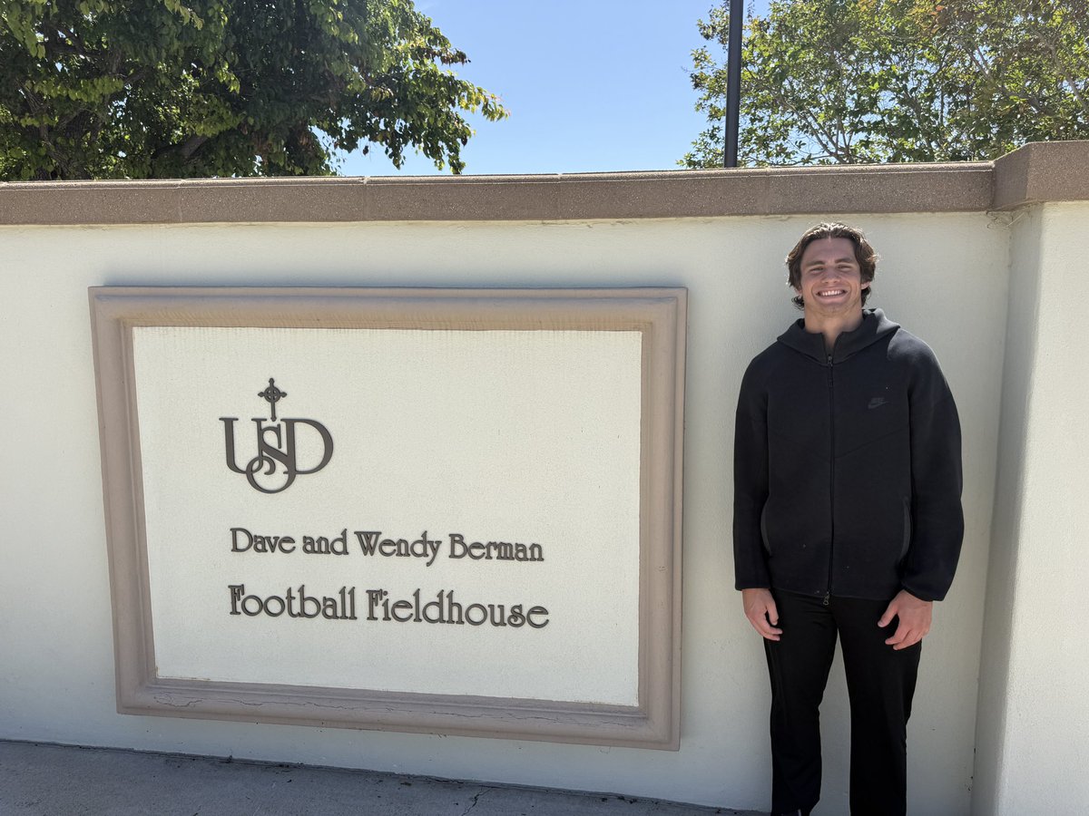 GraysonMatvay09's tweet photo. Awesome day @USDFootball Junior Day! Thank you for the invite @madbacker56 @Coachrichbrown @CoachNFulton @arozmus3 ! #_GoToreros 

@hardynickerson @younghardy_ @CoachFaatuiese_ @pat_harlow @daveydave99 @TheCOACHGABEone @JSerra_Football @JSerraAthletics https://t.co/xp8IyQUq9m