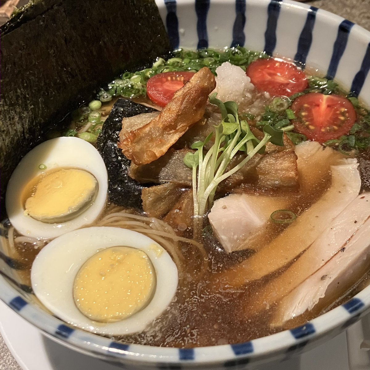 경복궁역 거북이의 꿈
냉소바 진짜 맛있다!! 면발도 ㅁㅊ으니 냉소바 좋아하는 사람은 무조건 가볼 것