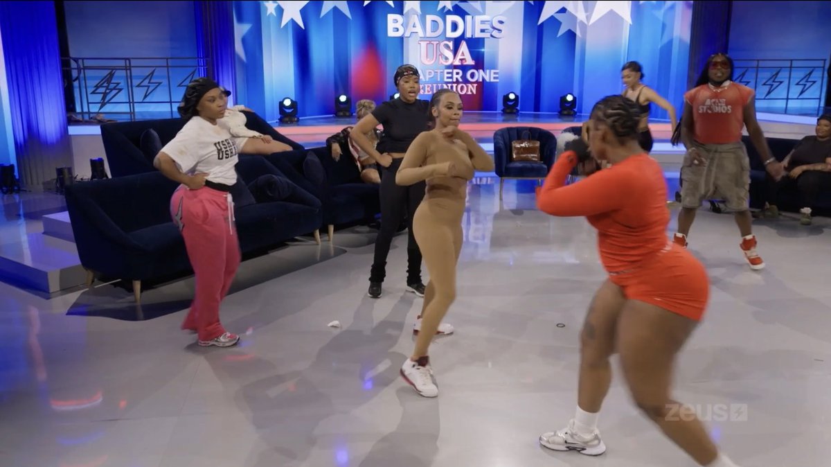 hemoansshawnn's tweet image. “What we already talked about? Yall bitches weird.” I take it the were planning on jumping Tinka so maybe that’s why she ain’t go that hard 😭?? #baddies #baddiesUSA #baddiesUSAChapterOne