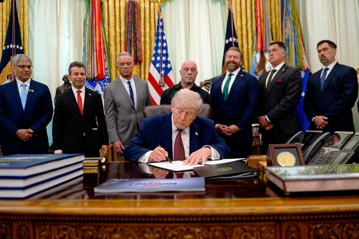 MindMedicineAU's tweet image. President Donald Trump signed an executive order Saturday that aims to accelerate research and approval of #psychedelic-based therapies, especially drugs like #ibogaine, for conditions such as #PTSD, depression and addiction.

Read the full article: abcnews.com/Health/trump-s…