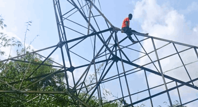 lagostelevision's tweet image. TCN Declares Force Majeure After Storm Collapses Ikeja–Osogbo 330kV Line

#TCN #PowerSector #ElectricityNigeria #LagosPower #Infrastructure #EnergyNews #GridFailure #Apapa #Osogbo #Ikeja #NaijaNews #BreakingNews #PowerSupply #ElectricityReform #JICA
lagostelevision.com/2026/04/20/tcn…