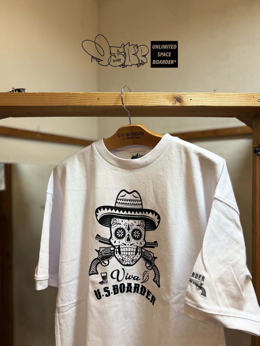 masterx_b's tweet image. リバースウィーブを彷彿とさせる両脇はリブ仕様に。横方向への縮み防止の伸縮性も良い感じです。100%コットンの着心地、肉厚ながらもゴワツキが少ない為、すっきりとしたサイジングに纏まります。汗もしっかりと吸収します。裾部分はリブ仕様になっているのが特徴的です。#kyoto #京都 #enjoy #お洒落