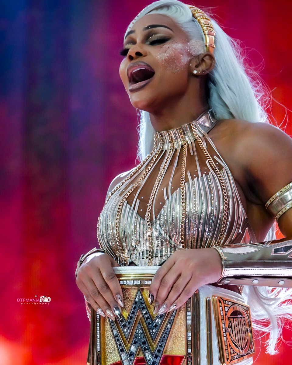 chi 🫰🏾 tweet media