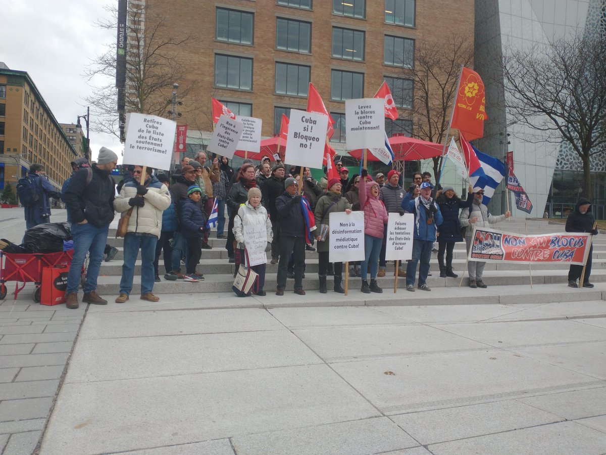 SMalmiercaB's tweet photo. Cubanos y amigos solidarios unieron sus voces hoy en Montreal para demostrar que #CubaNoEstáSola y que #GirónEsHoy https://t.co/q9GsBGQv10