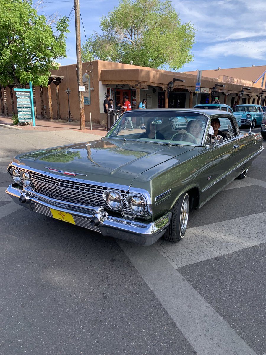 BobMoriartyABQ's tweet image. A fun day of car watching in Old Town #ABQ #NM #Cars