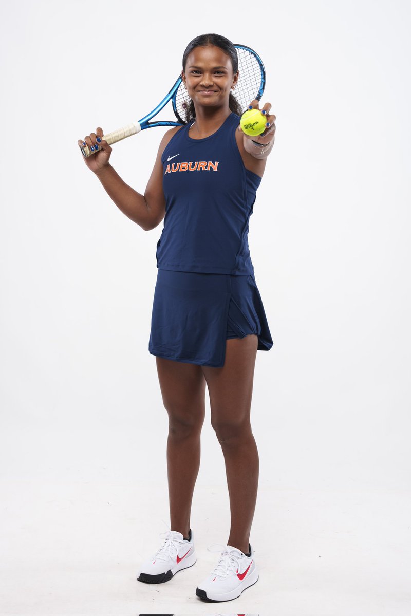 Parsa Bombs 💣 tweet media