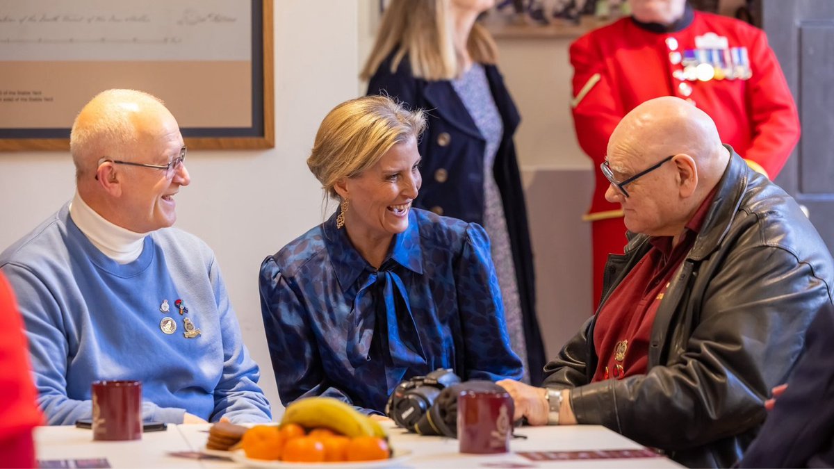 acmnorepublic's tweet image. The Duchess of Edinburgh brought grace and warmth to the opening of the Queen Elizabeth II Memorial Veterans Centre at the Royal Hospital Chelsea, meeting veterans supported by the Chelsea Pensioner Veterans Outreach Programme.

Source: @RoyalFamily 

#Veterans #Community
